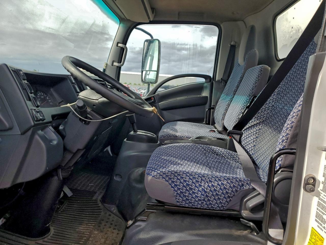 2023 Isuzu Npr Box Truck - Image 7