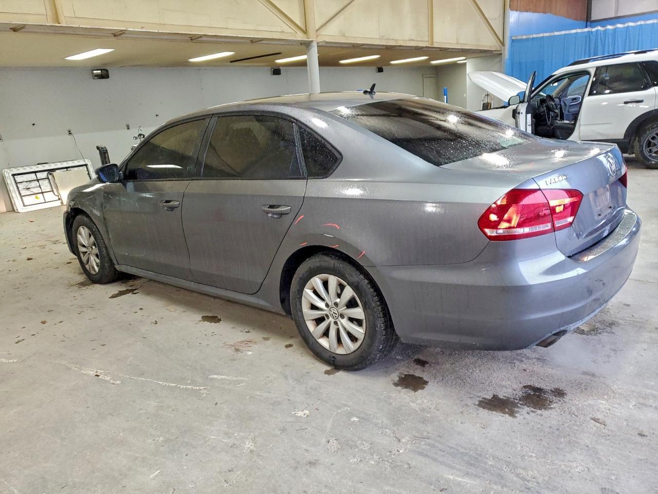 2013 Volkswagen Passat S - Image 2