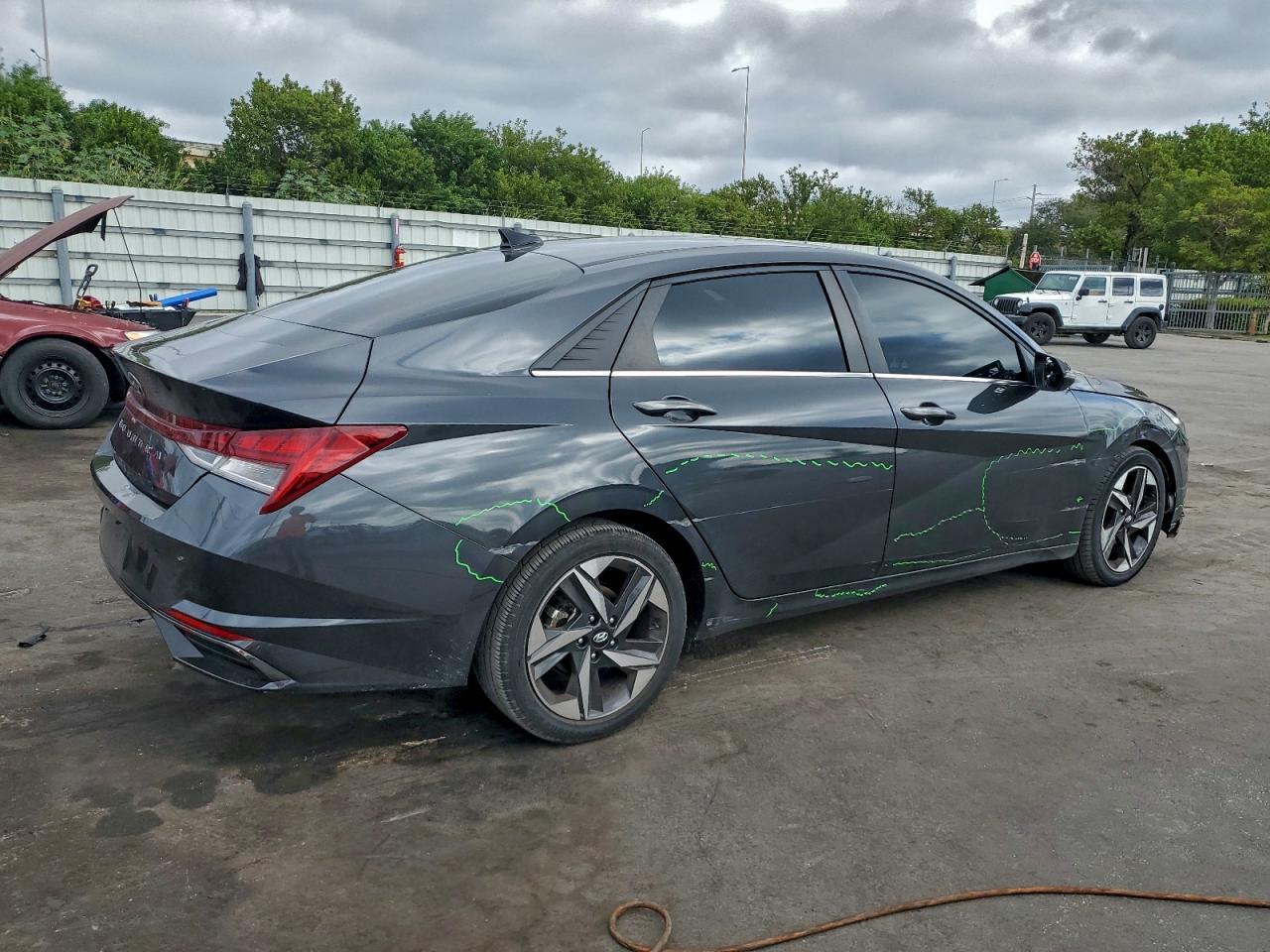 2021 Hyundai Elantra - Фото 3