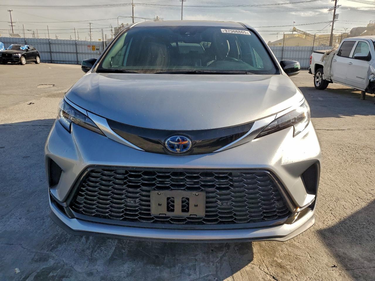 2024 Toyota Sienna Xse - Image 5