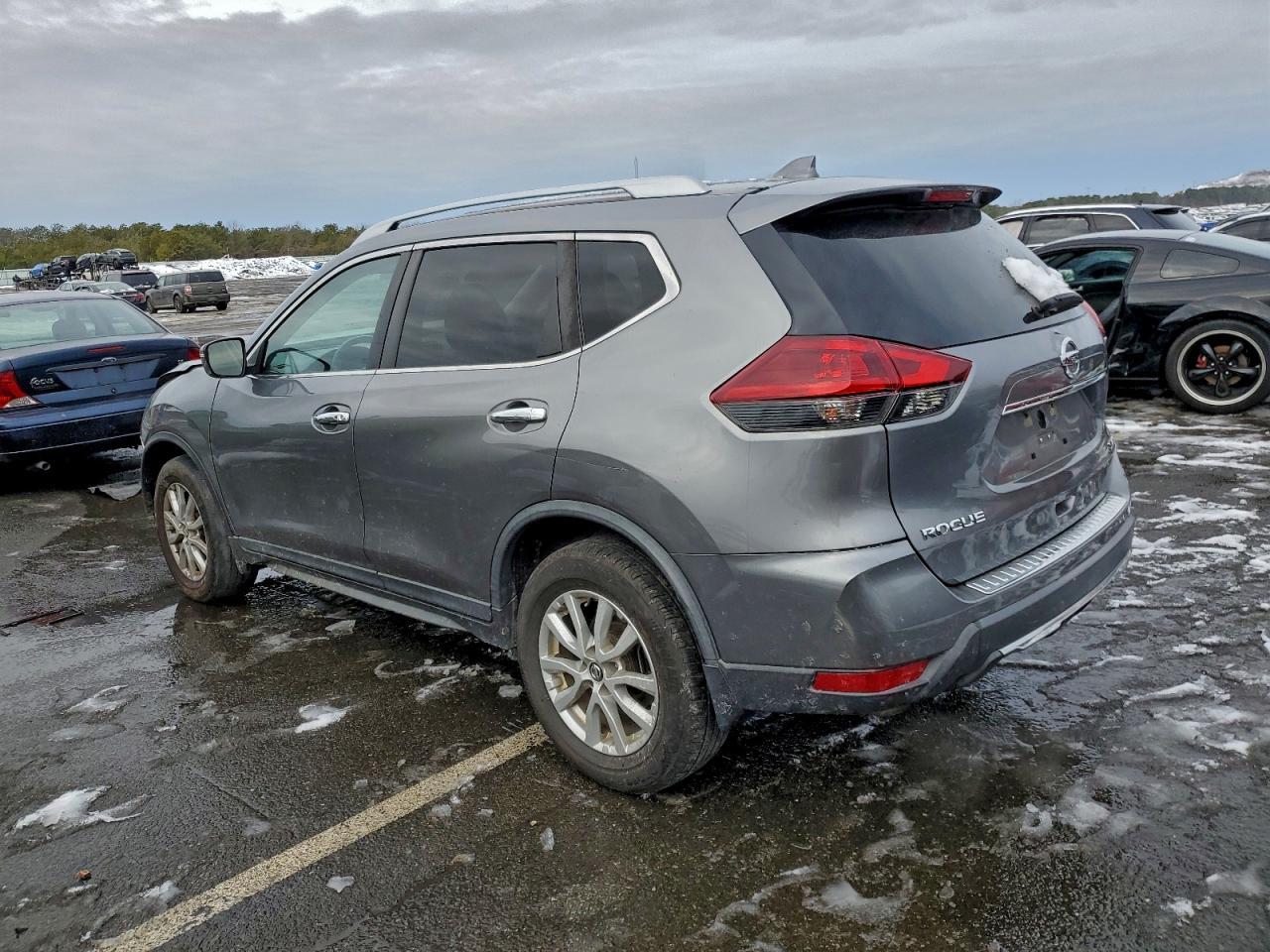 2018 Nissan Rogue S - Фото 2
