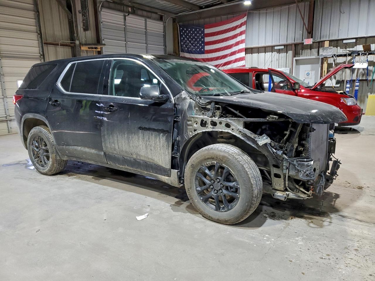 2018 Chevrolet Traverse Ls - Фото 4