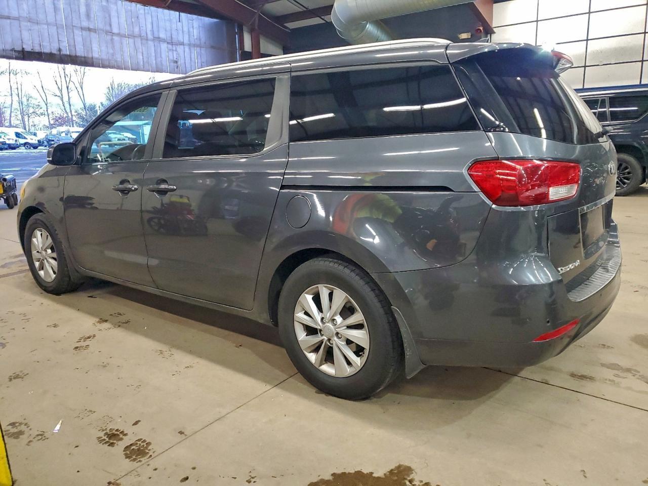 2016 Kia Sedona Lx - Фото 2