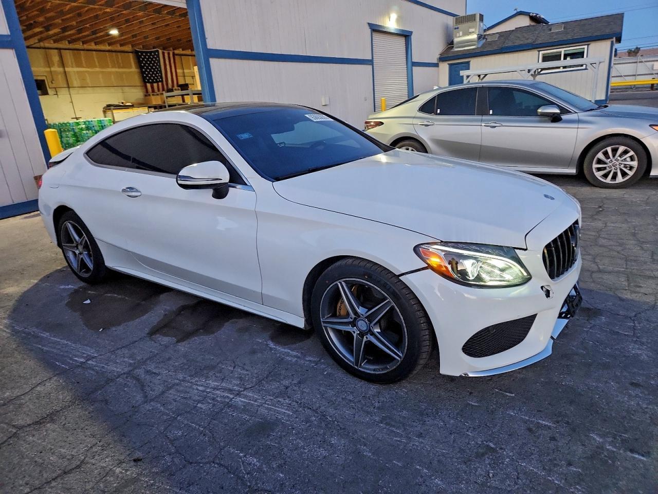 2017 Mercedes-Benz C 300 4Matic - Фото 4