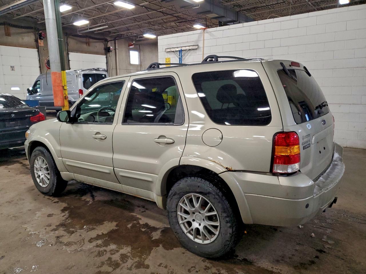 2005 Ford Escape Limited - Image 2