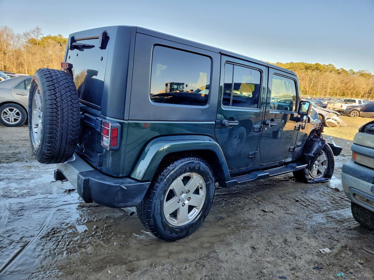 2010 Jeep Wrangler Unlimited Sahara - Image 3