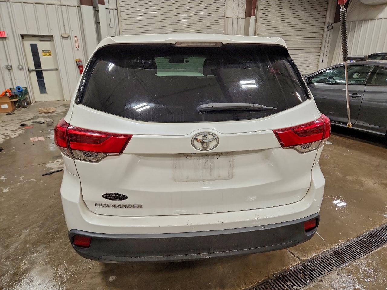 2019 Toyota Highlander Le - Фото 6