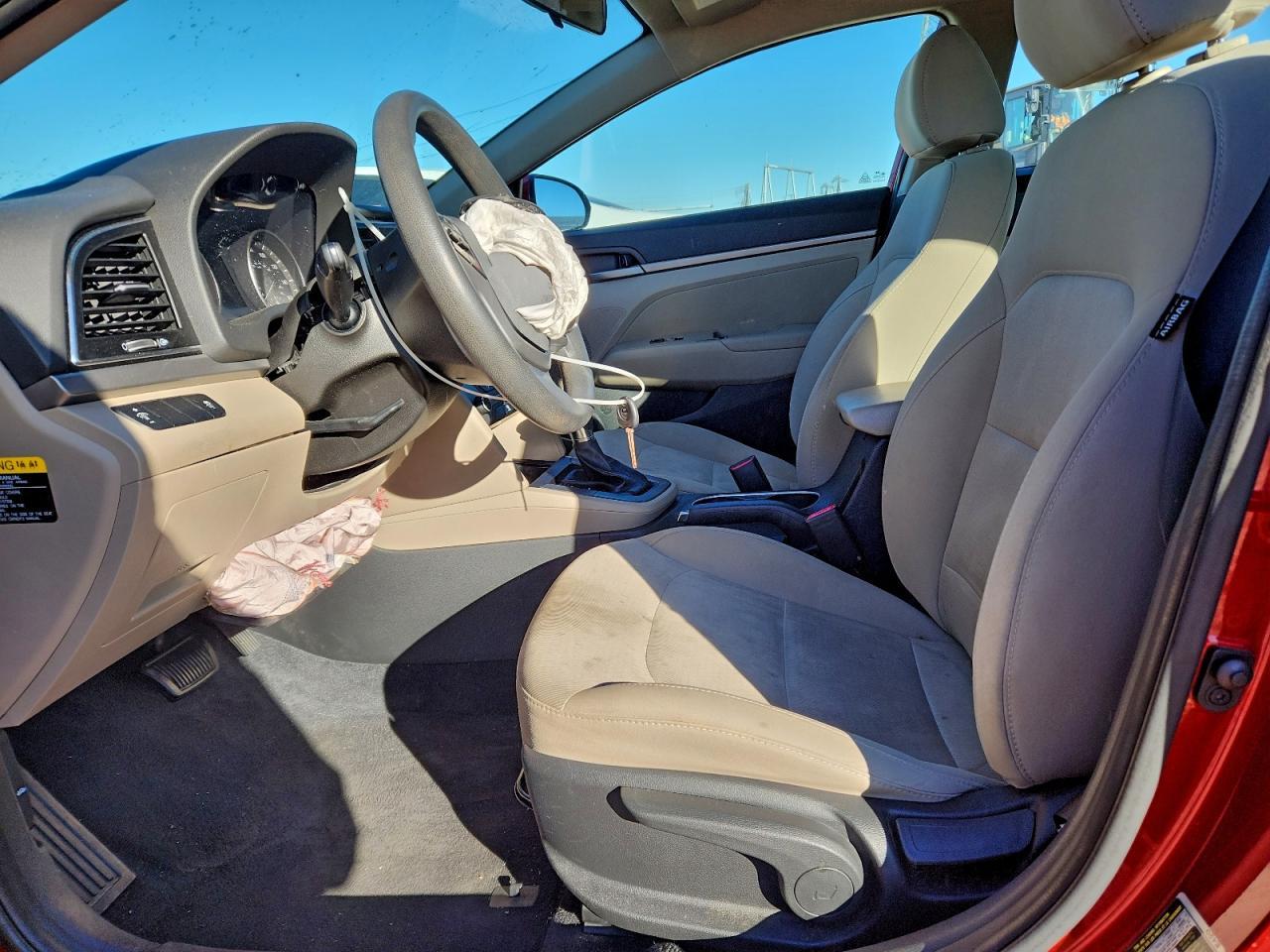 2017 Hyundai Elantra - Image 7
