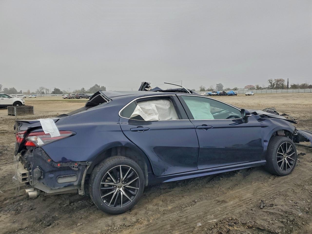 2021 Toyota Camry Se - Image 3