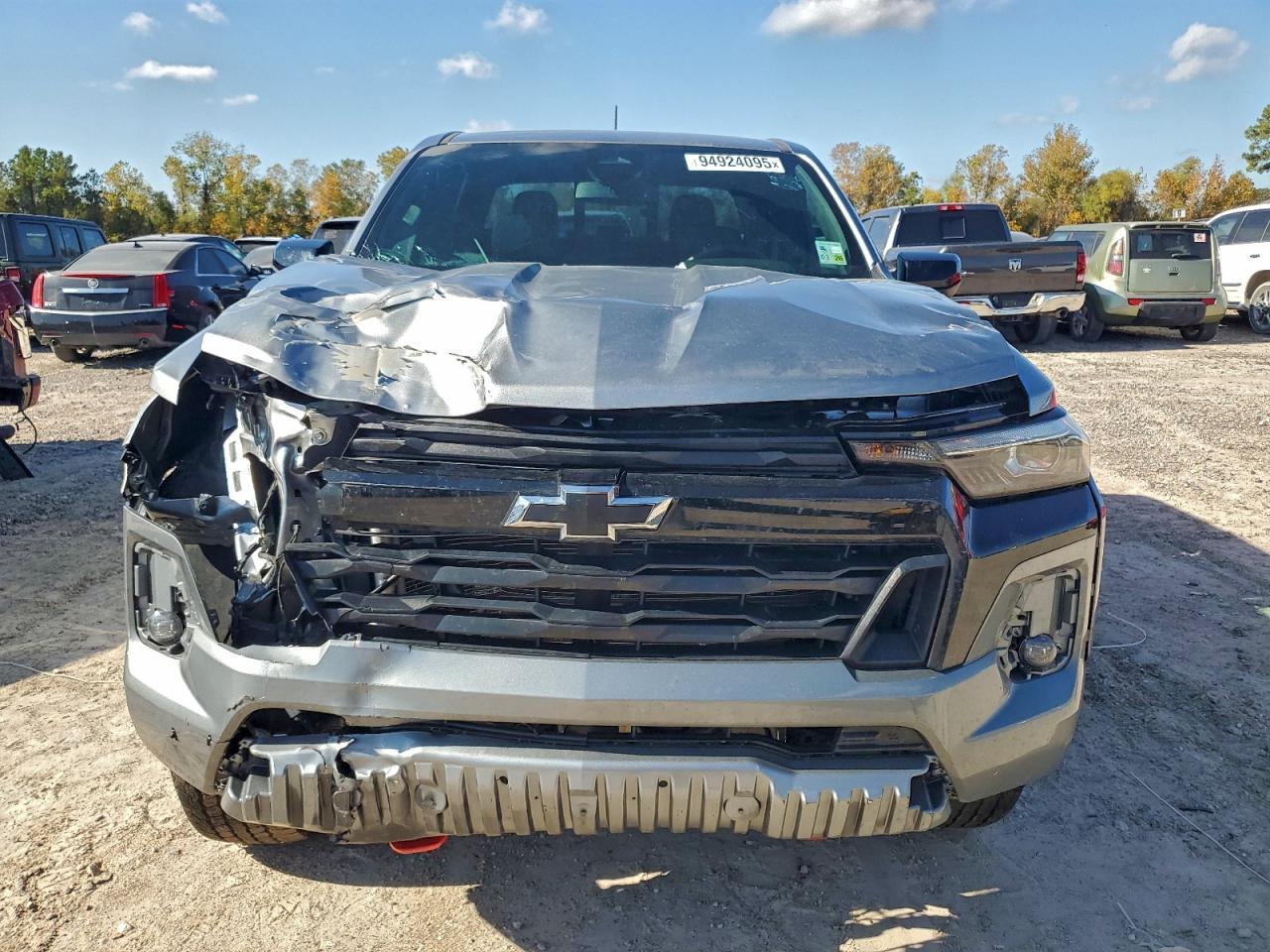 2024 Chevrolet Colorado Z71 - Image 5