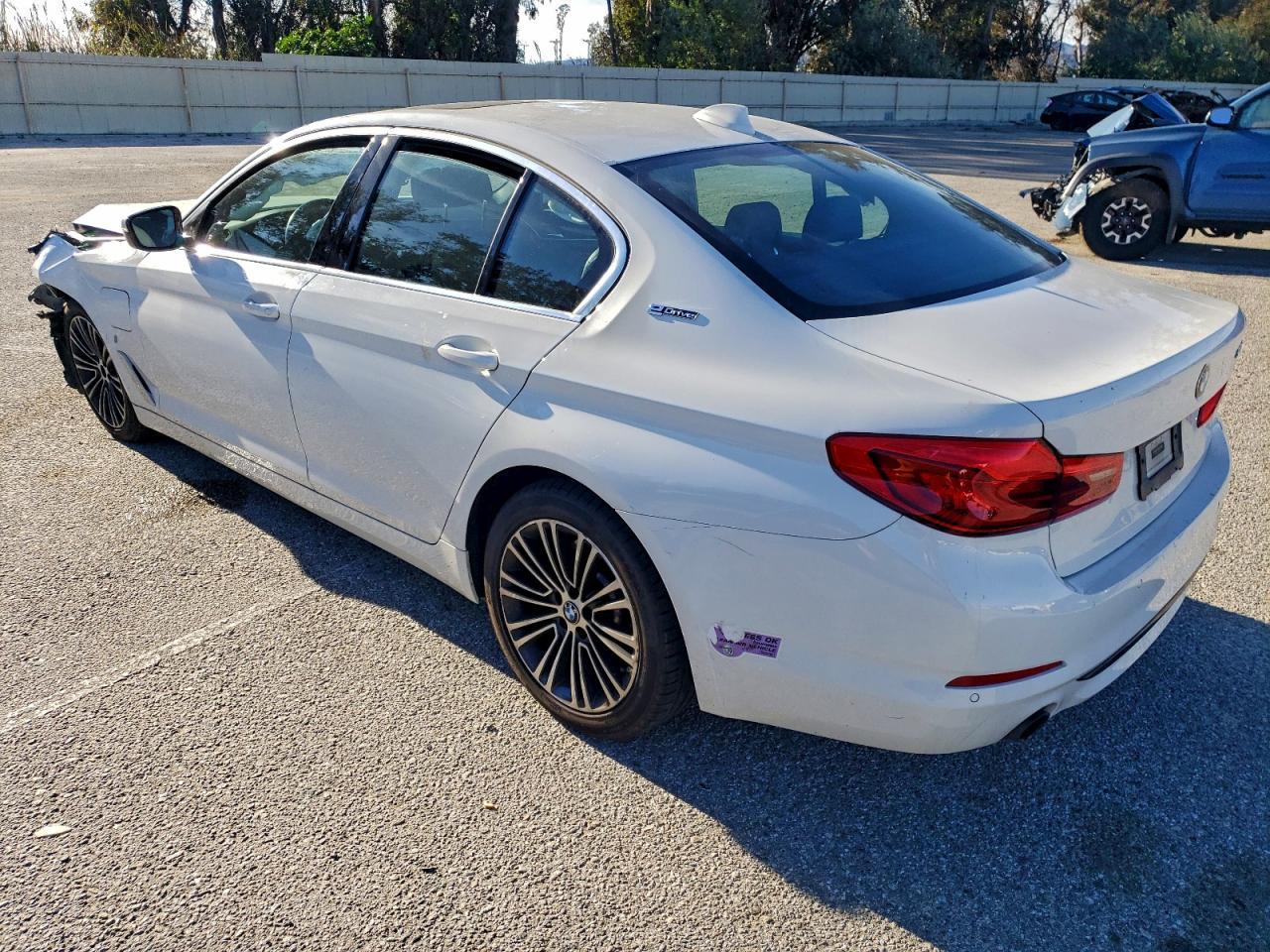 2019 BMW 530E - Image 2