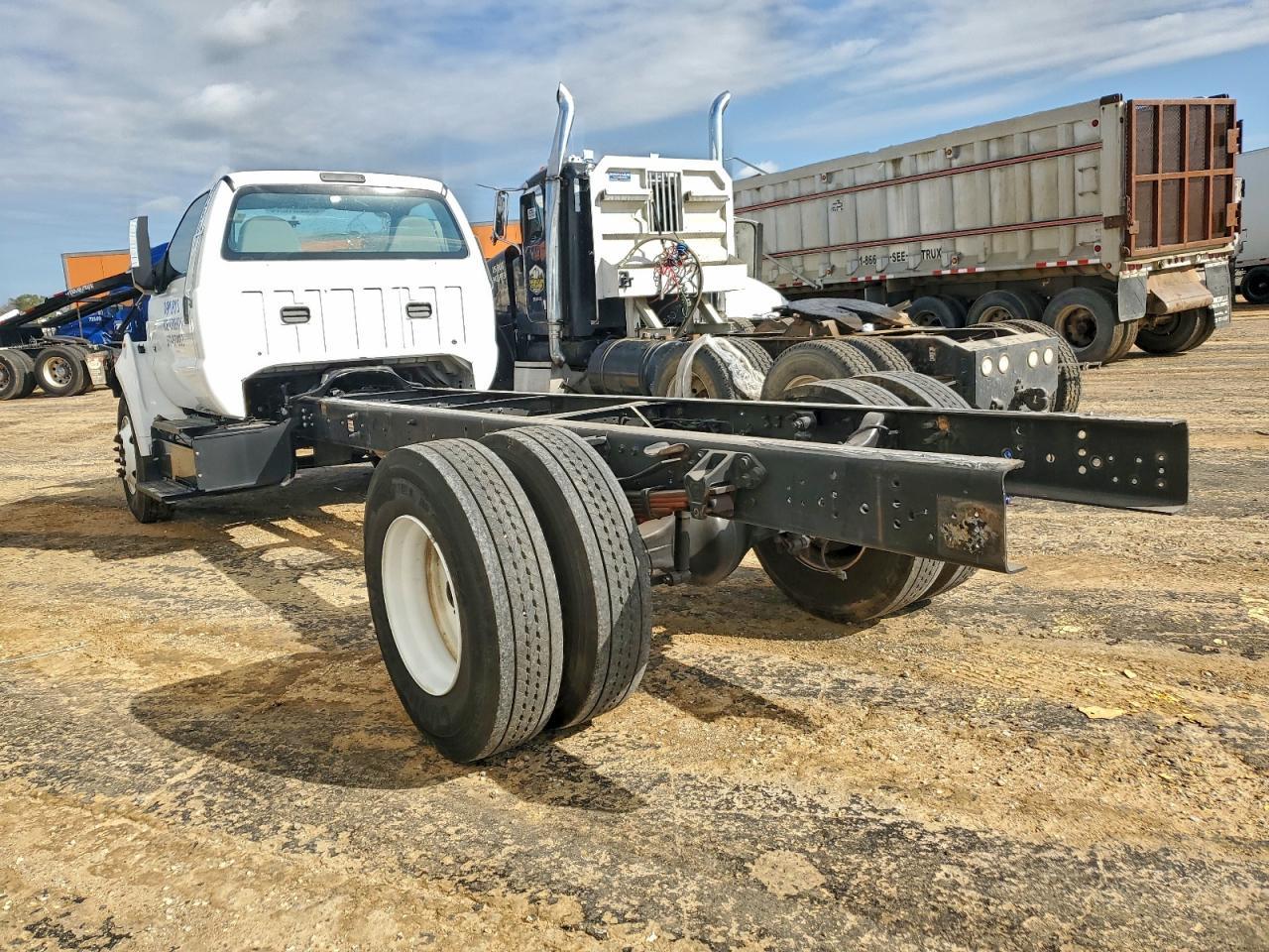 2023 Ford F650 Truck Cab And Chassis - Фото 3