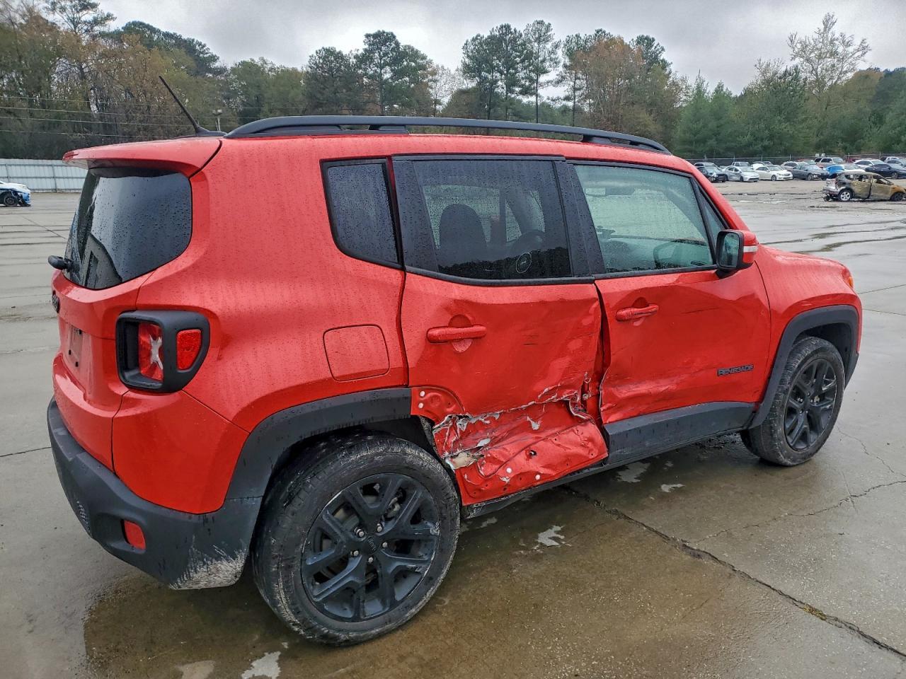 2017 Jeep Renegade Latitude - Image 3
