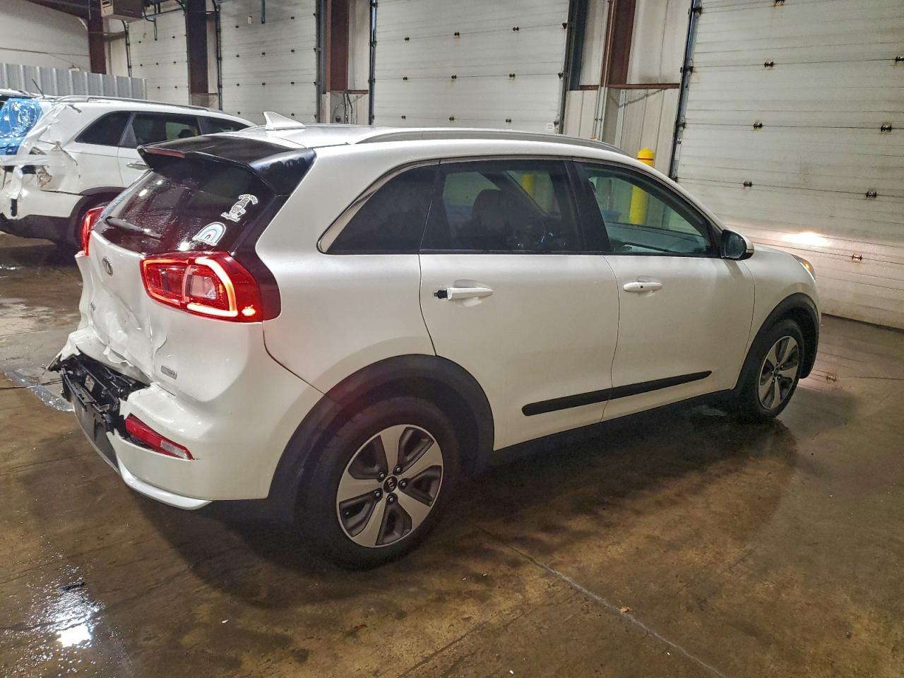 2017 Kia Niro Ex - Image 3
