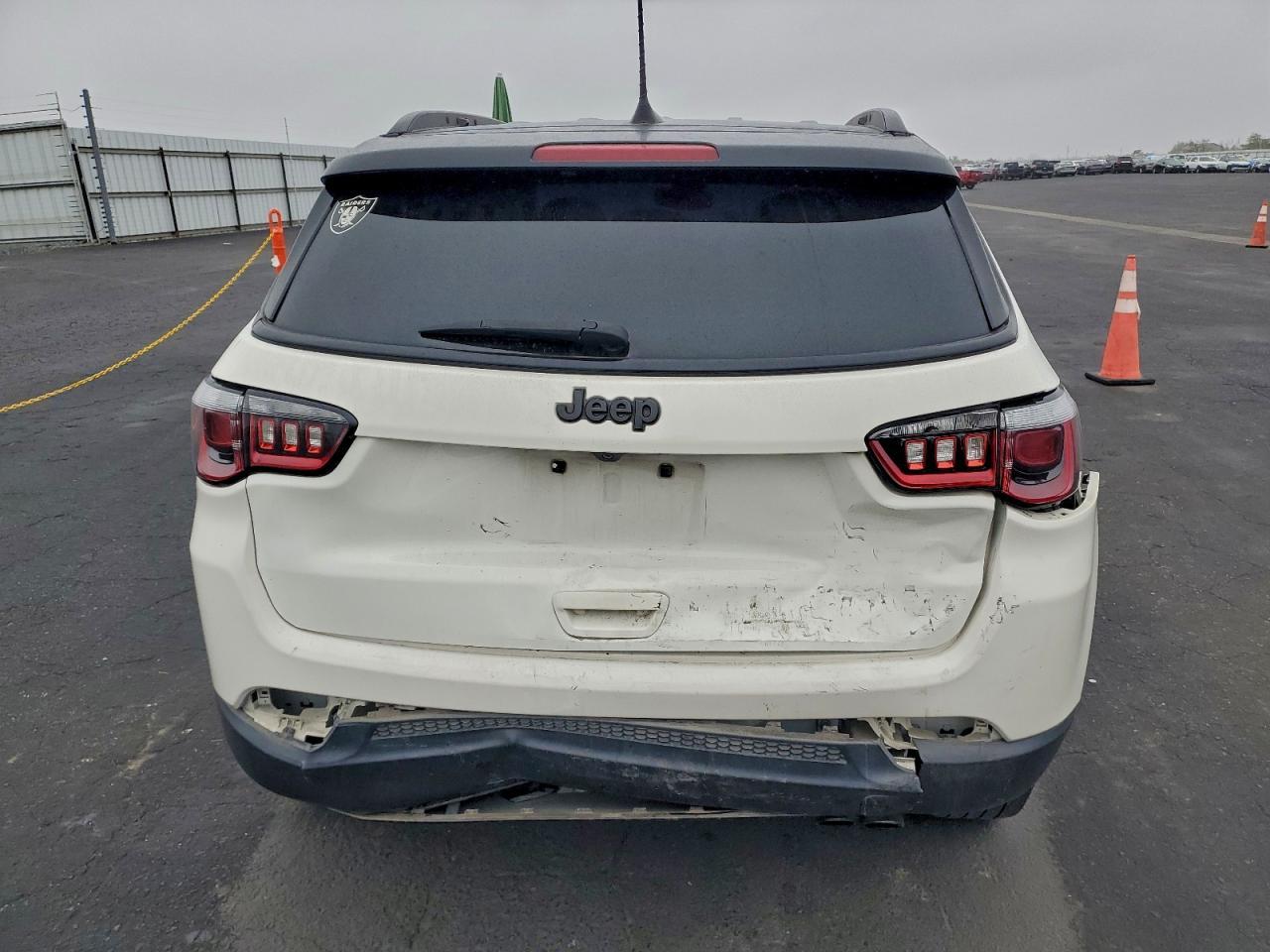2018 Jeep Compass Latitude - Image 6
