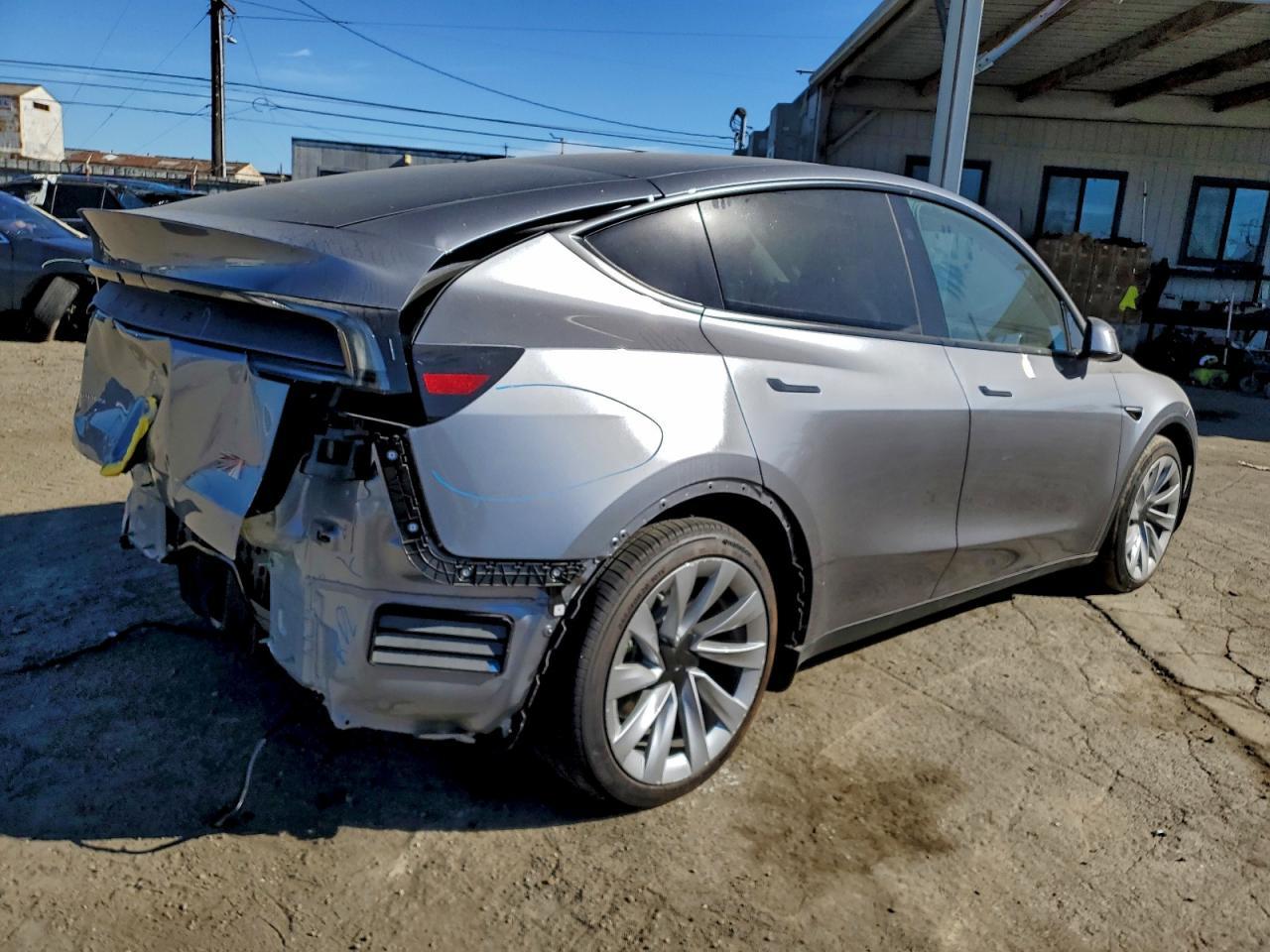 2026 Tesla Model Y - Фото 3