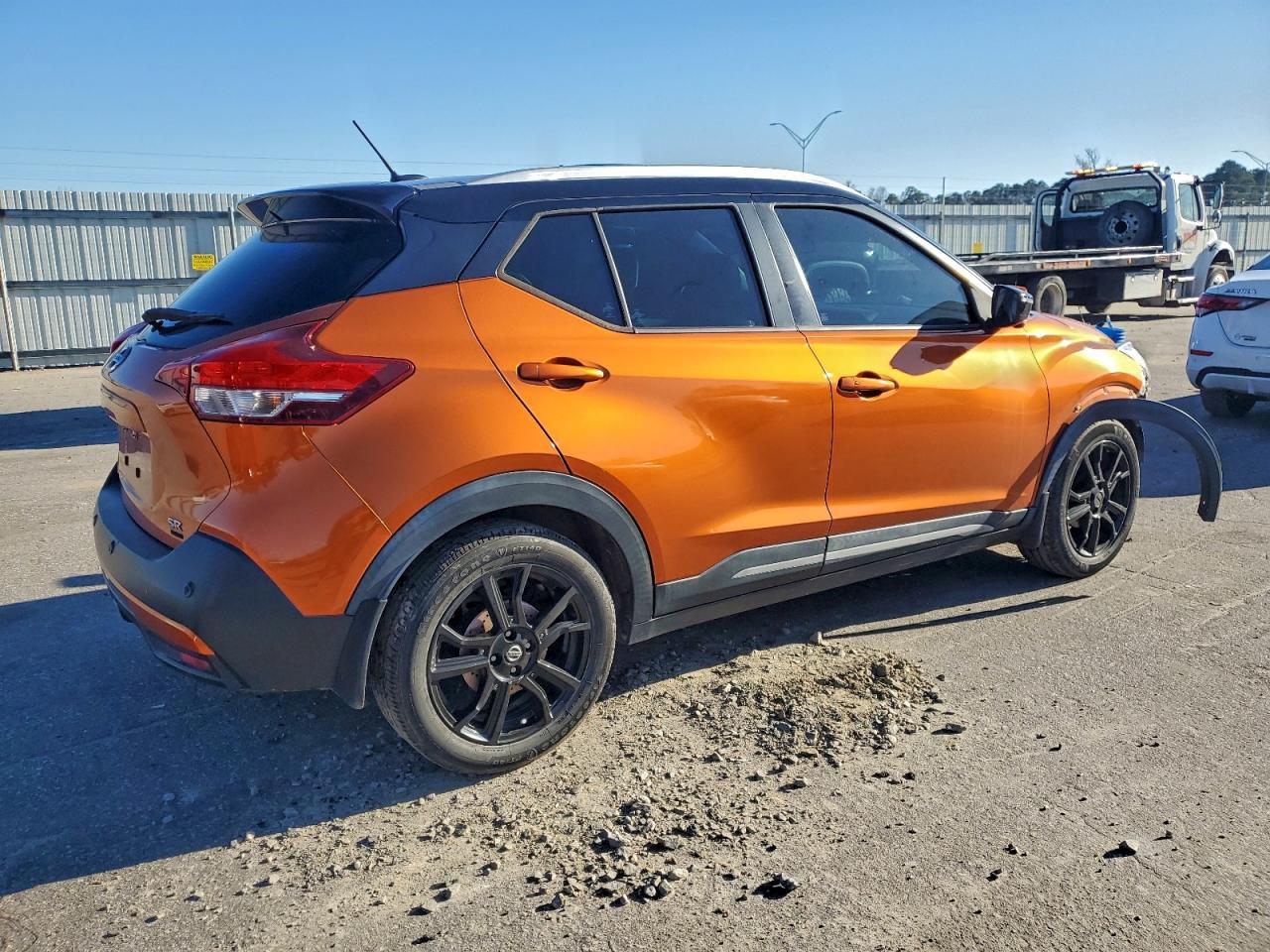 2020 Nissan Kicks Sr - Image 3