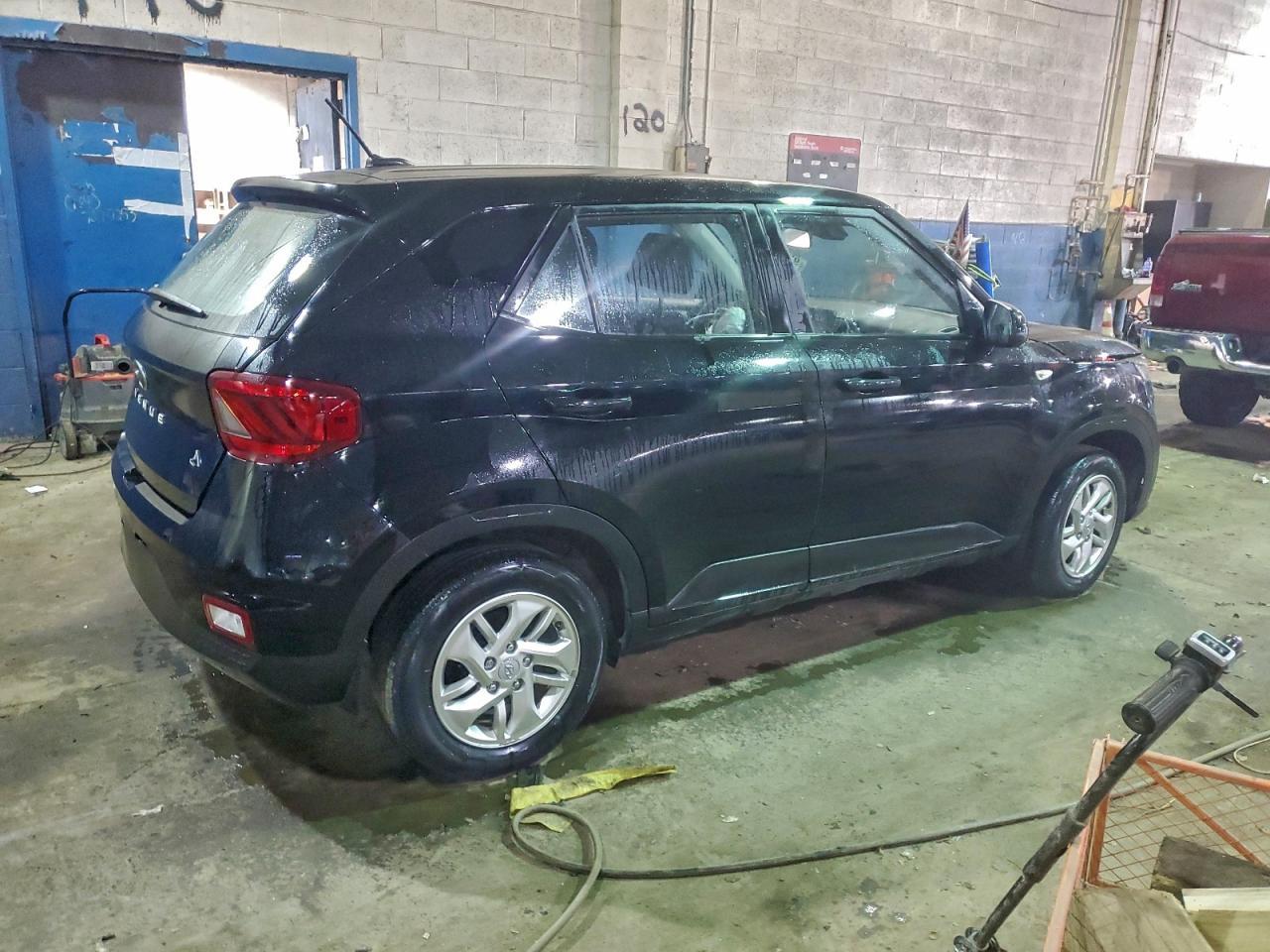 2023 Hyundai Venue Se - Image 3