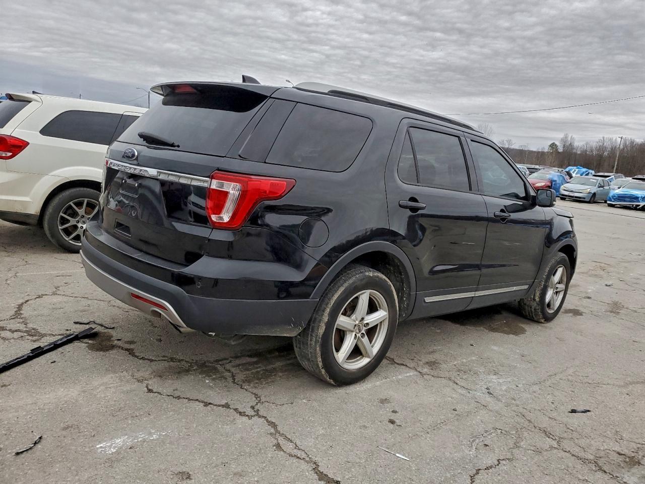 2017 Ford Explorer Xlt - Фото 3
