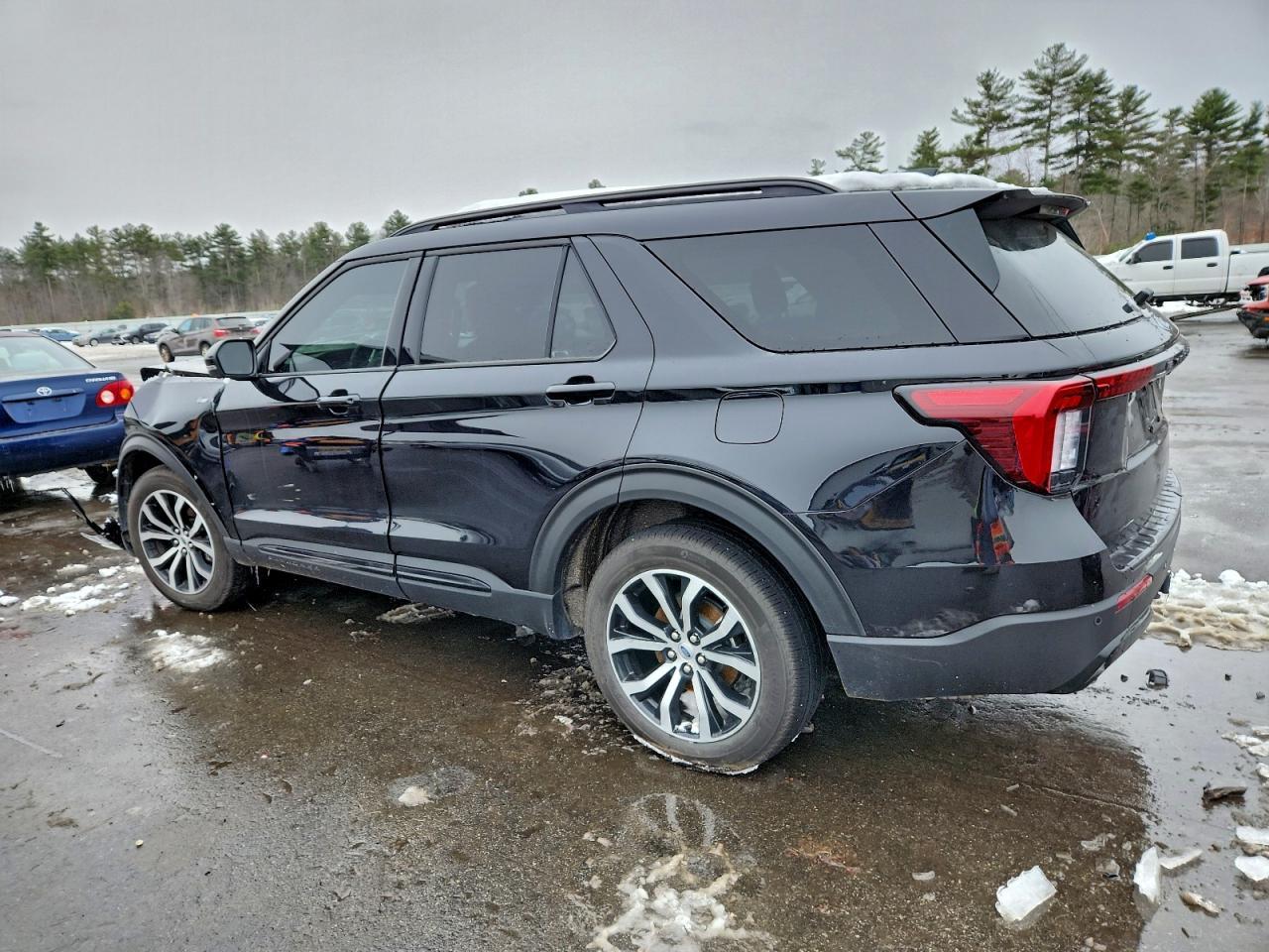 2025 Ford Explorer St-Line - Image 2