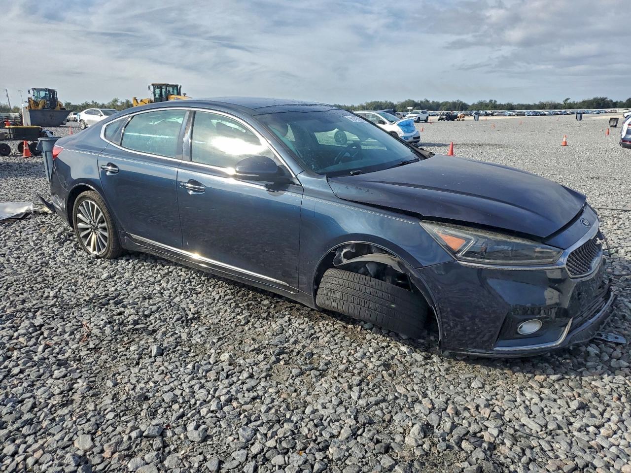 2017 Kia Cadenza Premium - Image 4