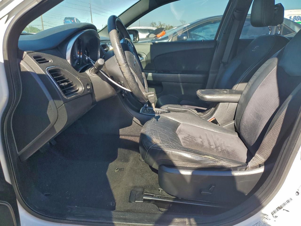 2011 Chrysler 200 S - Фото 7
