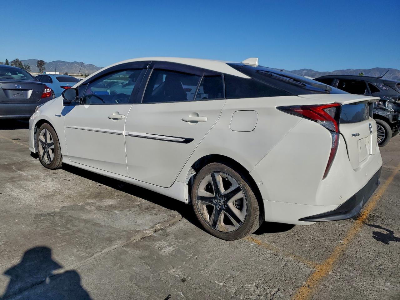 2017 Toyota Prius - Фото 2