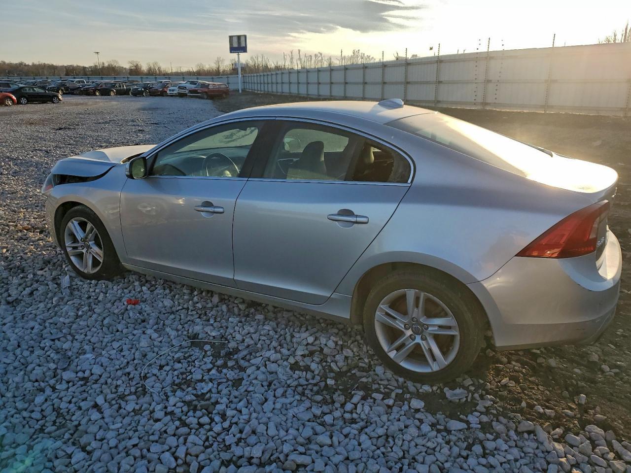 2015 Volvo S60 Platinum - Фото 2