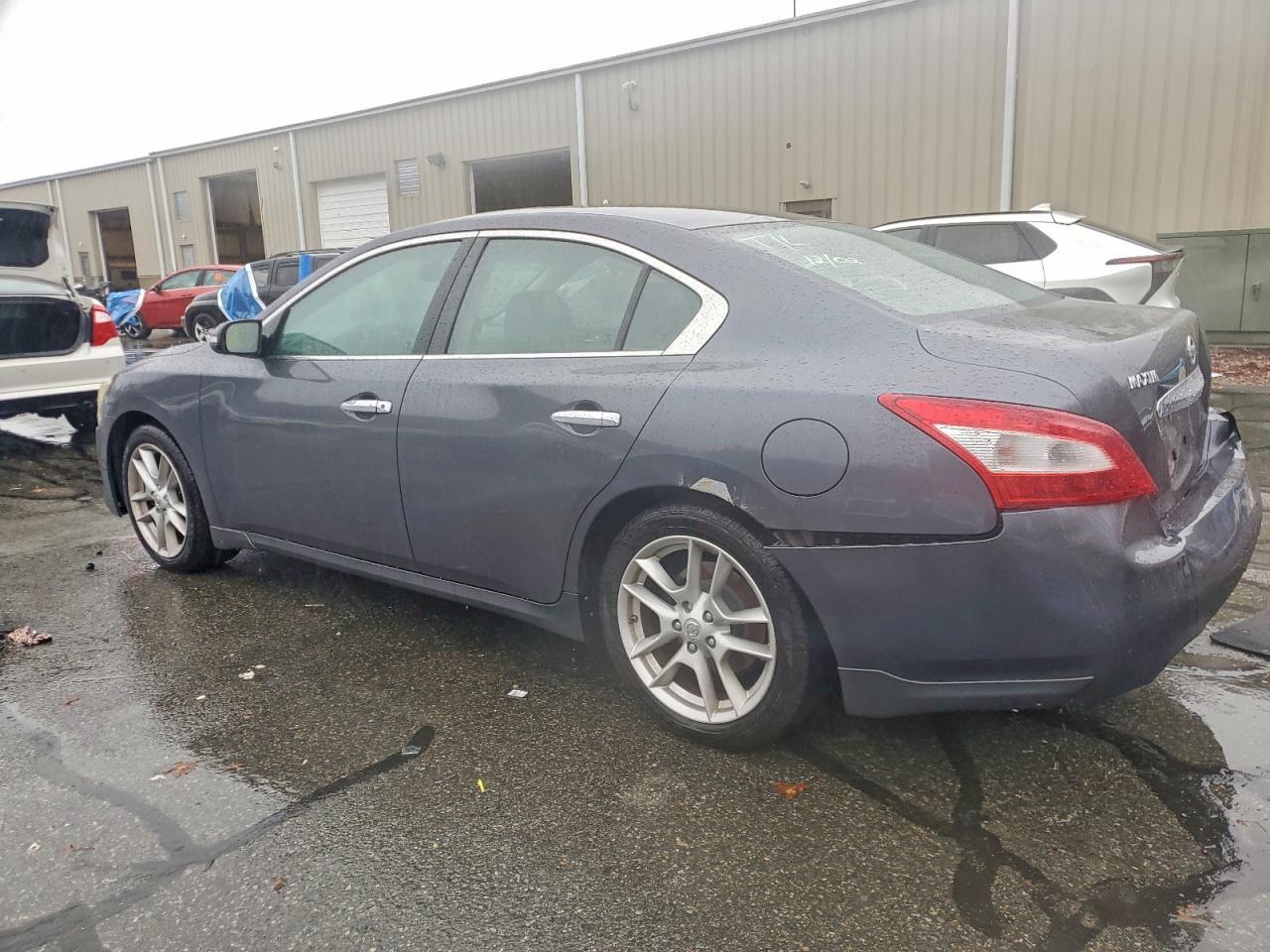 2009 Nissan Maxima S - Image 2