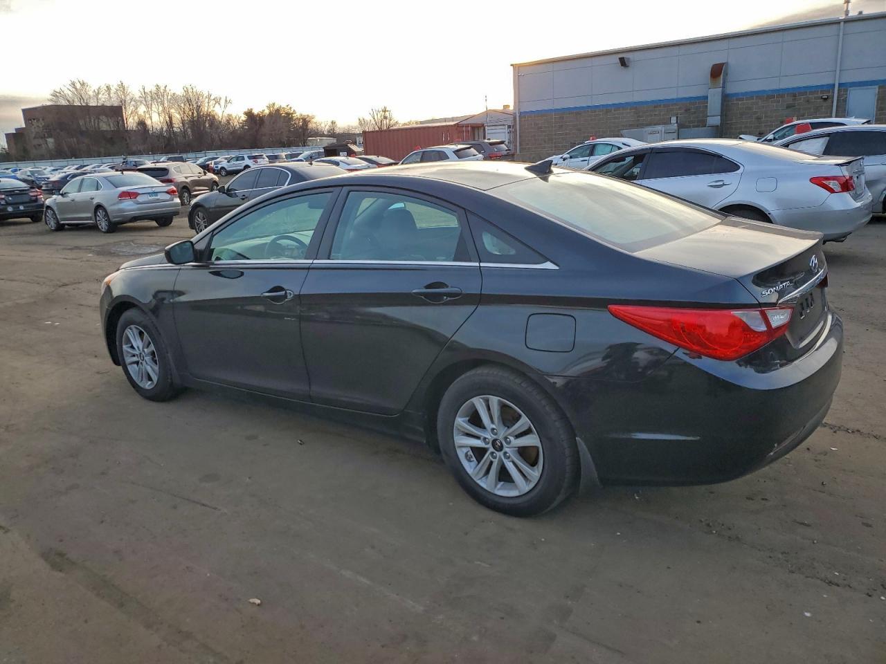 2013 Hyundai Sonata Gls - Image 2