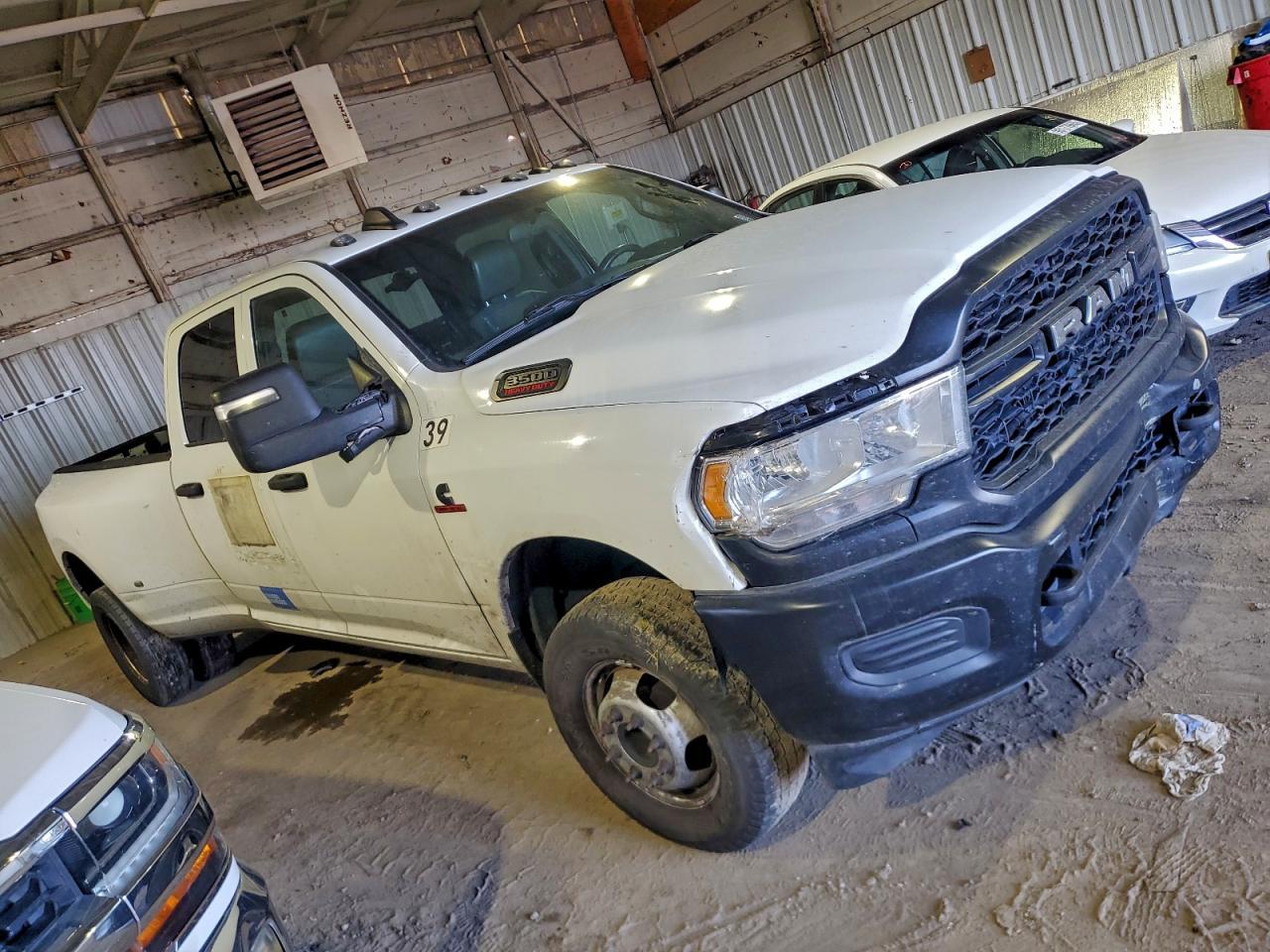2023 Ram 3500 Tradesman 4Wd 6.7L Tdsl 8'Box - Фото 4