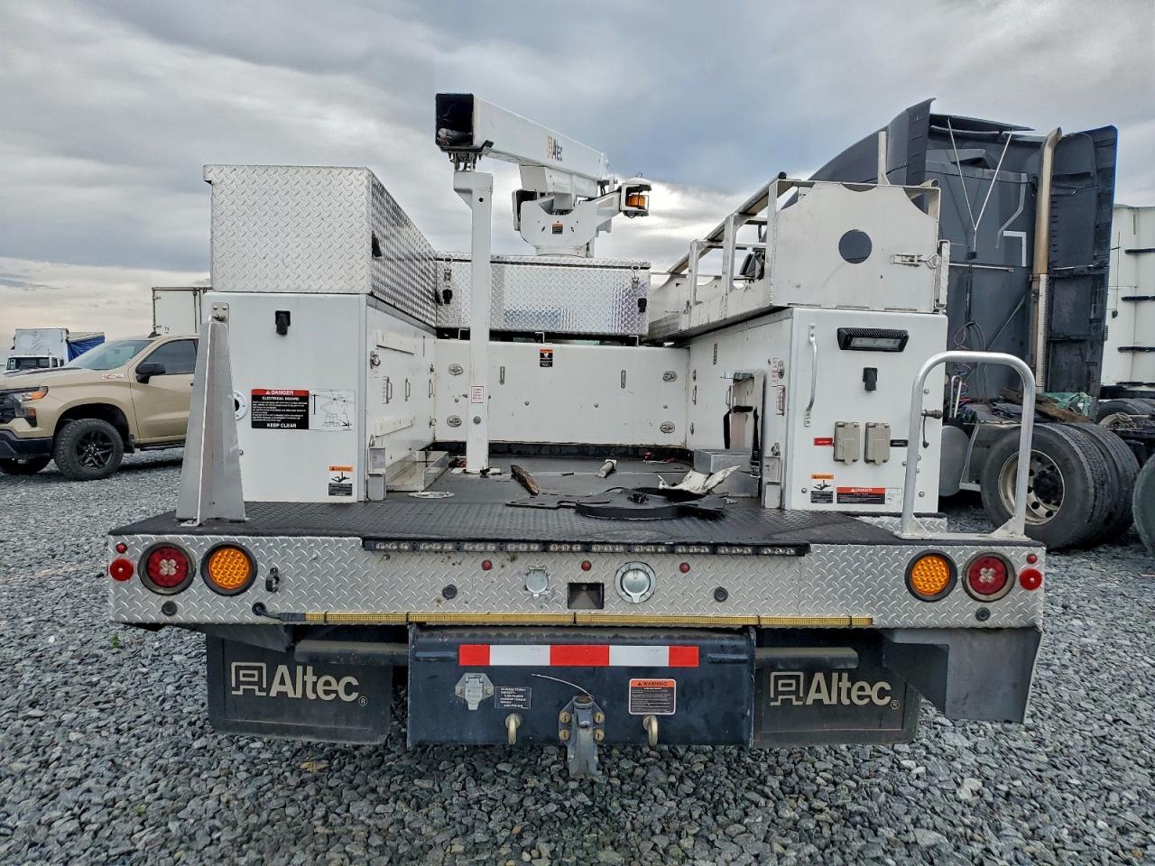 2022 Ford F450 Super Duty - Image 6