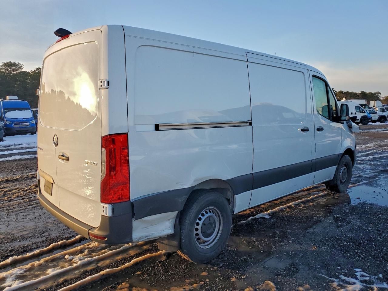 2025 Mercedes Benz Sprinter 2500 Delivery Van - Фото 3