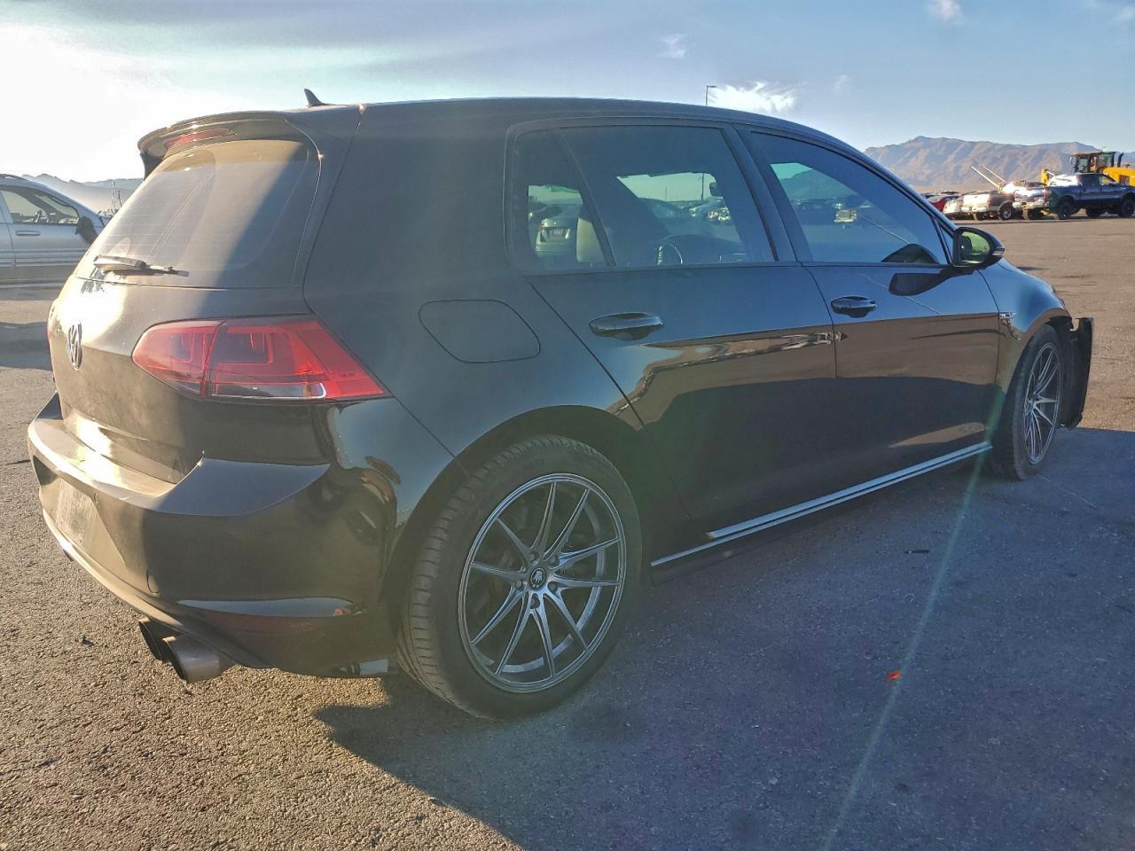 2017 Volkswagen Golf R - Фото 3