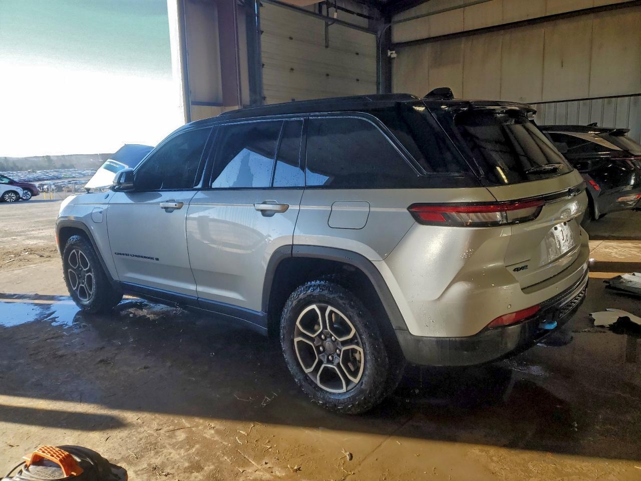 2022 Jeep Grand Cherokee Trailhawk 4Xe - Image 2