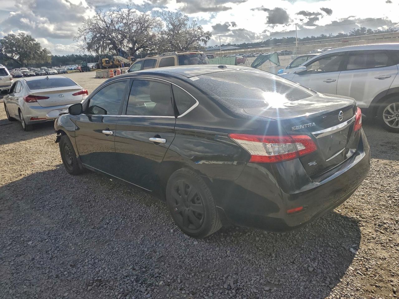 2015 Nissan Sentra S - Фото 2