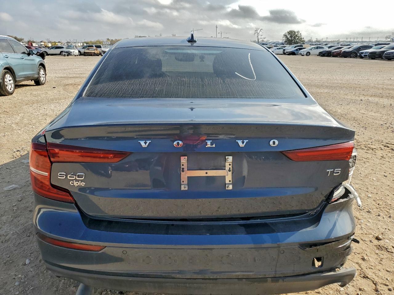 2020 Volvo S60 T5 Momentum - Image 6