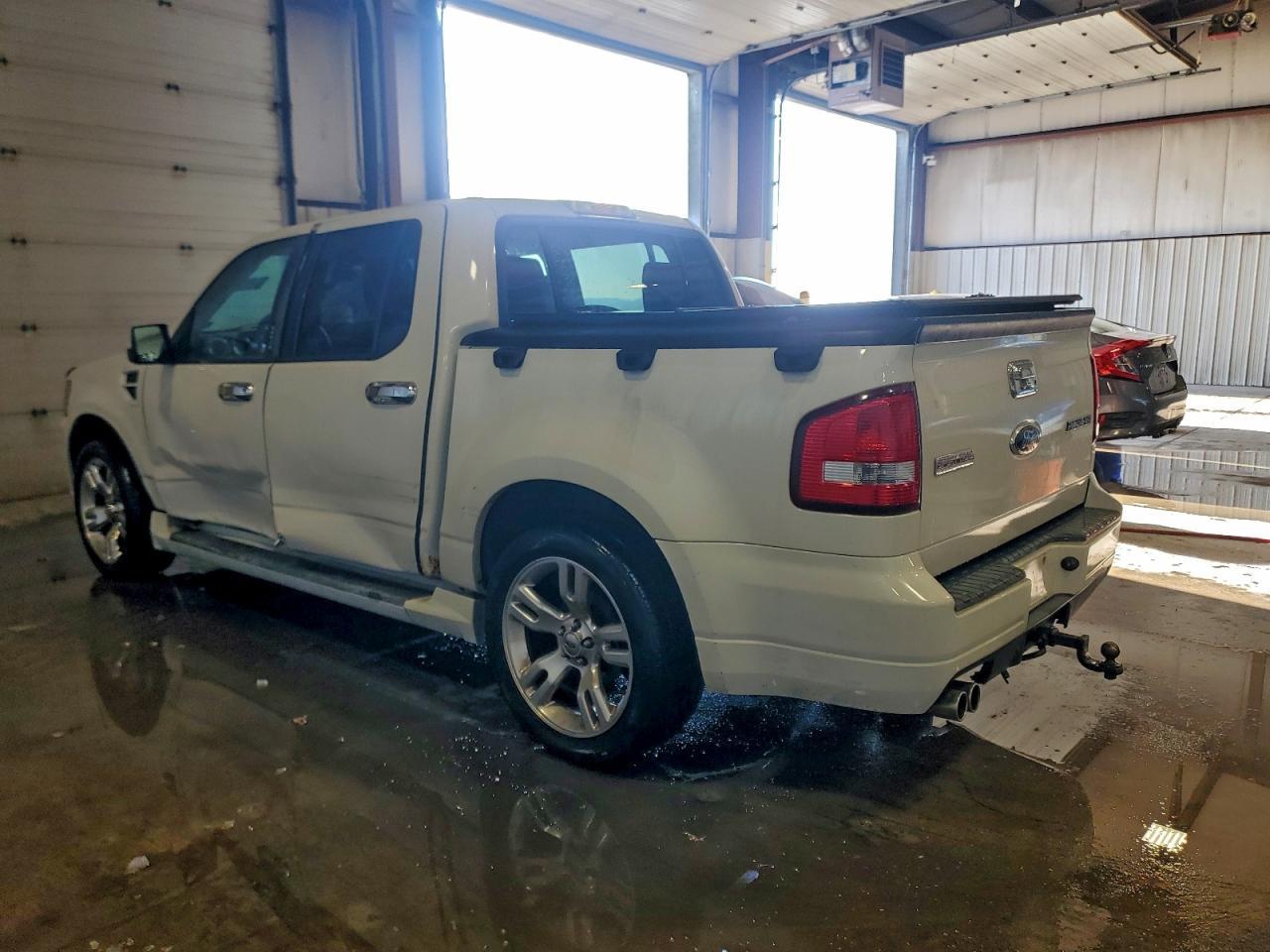 2008 Ford Explorer Sport Trac Limited - Image 2
