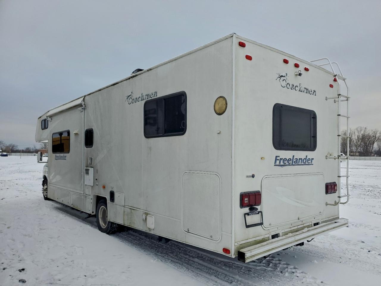 2006 Coachmen Freelander Recreational Vehicle - Image 3