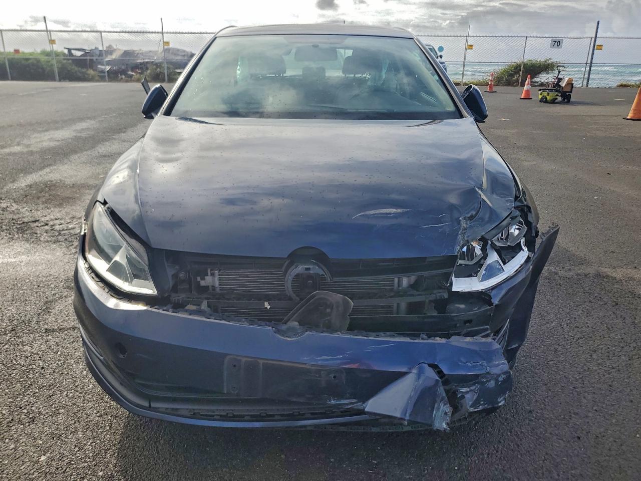 2015 Volkswagen Golf - Image 5