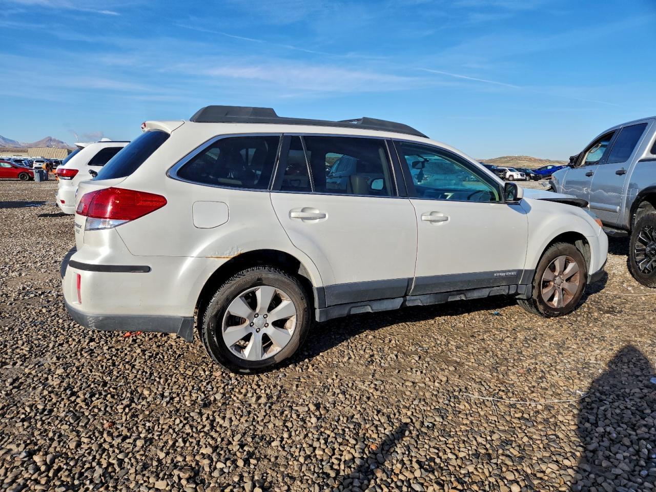 2010 Subaru Outback 2.5I Limited - Image 3