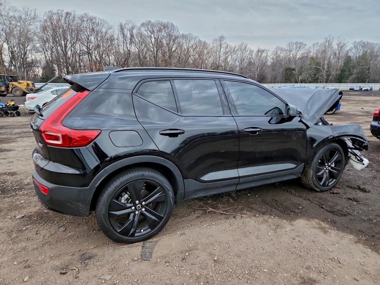 2023 Volvo Xc40 Ultimate - Image 3
