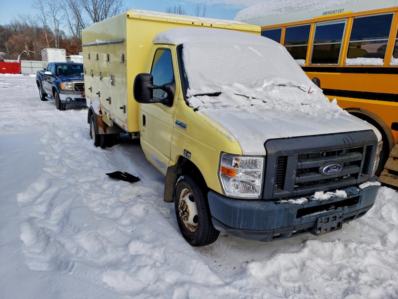 2018 Ford Econoline E450 Sd Cutaway 6.8L V10 - Image 4