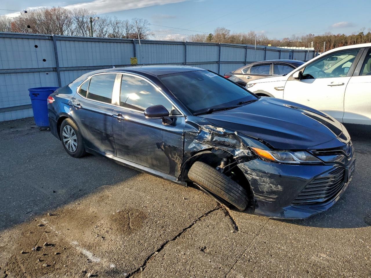 2019 Toyota Camry Le - Фото 4