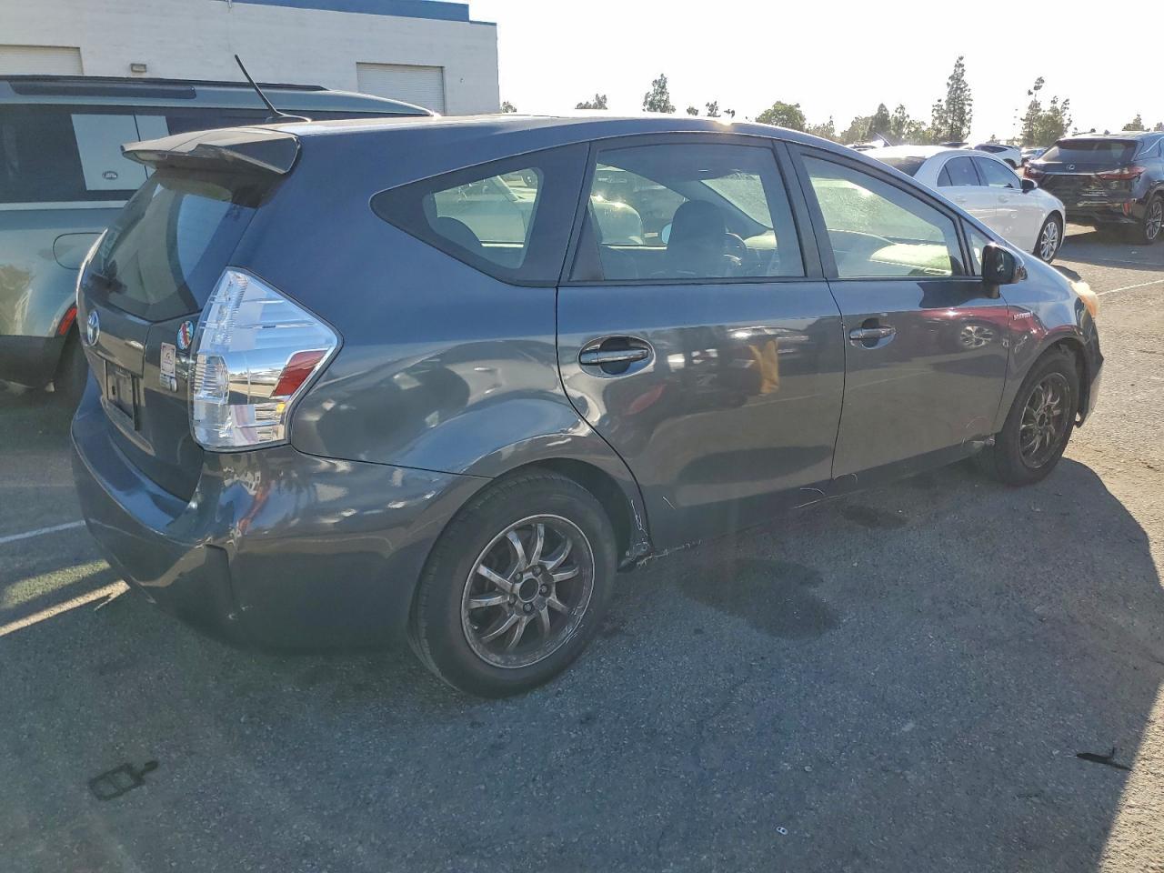 2014 Toyota Prius V - Фото 3
