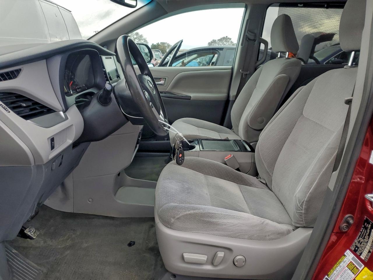 2017 Toyota Sienna Le - Фото 7