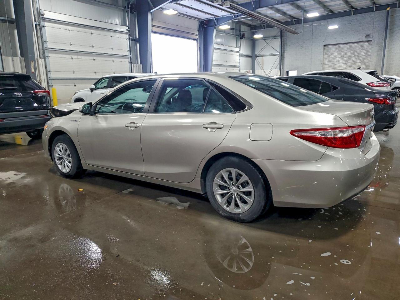 2016 Toyota Camry Hybrid - Фото 2