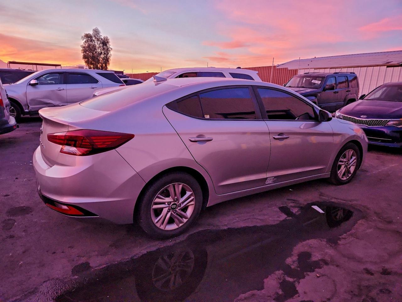 2020 Hyundai Elantra Sel - Фото 3