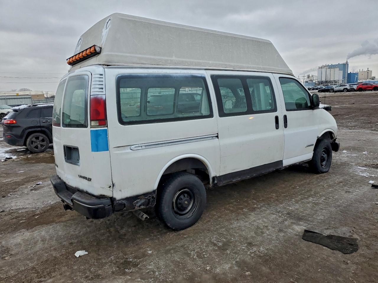 2001 Chevrolet Express G2500 - Фото 3
