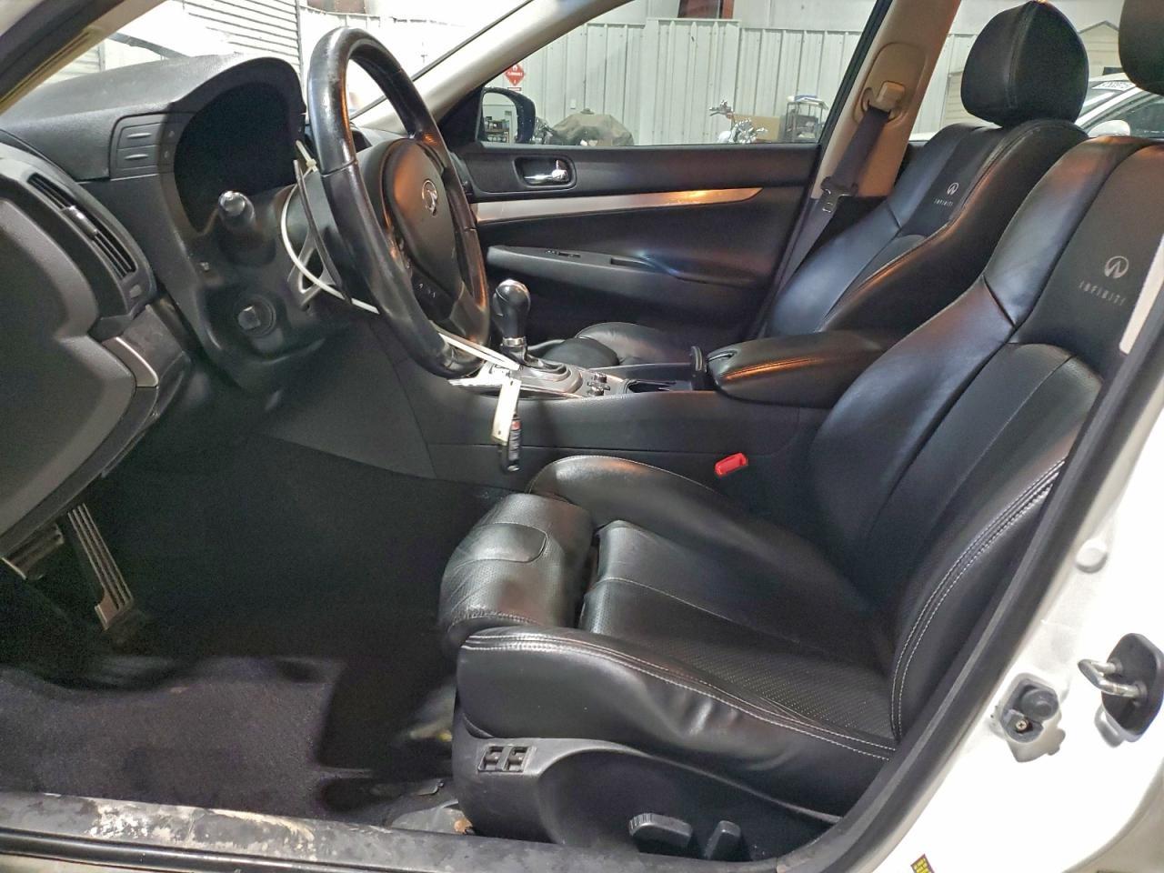 2011 Infiniti G37 - Image 7
